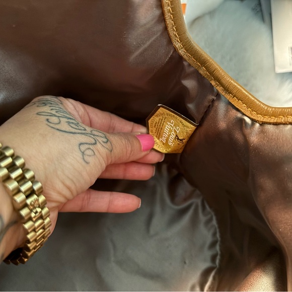 Louis Vuitton - Picture 3 of 11